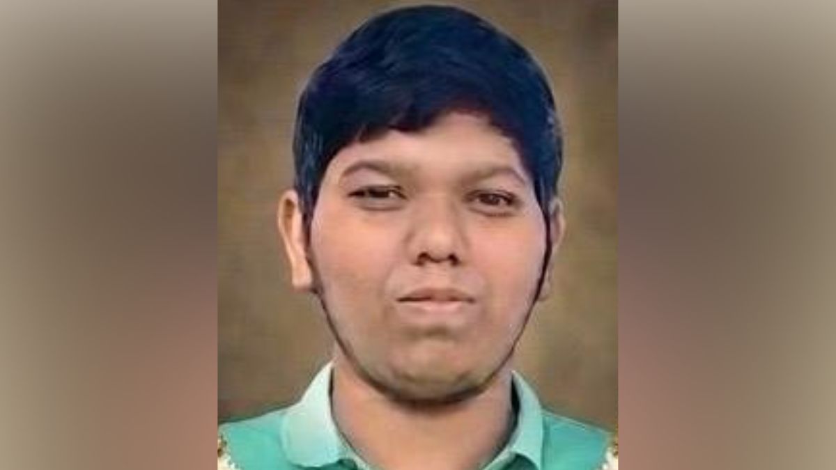 Surat City Bus Accident Youth Falls Under Bus While Boarding Dies CCTV Surat City Bus Accident Youth Falls Under Bus While Boarding Dies CCTV