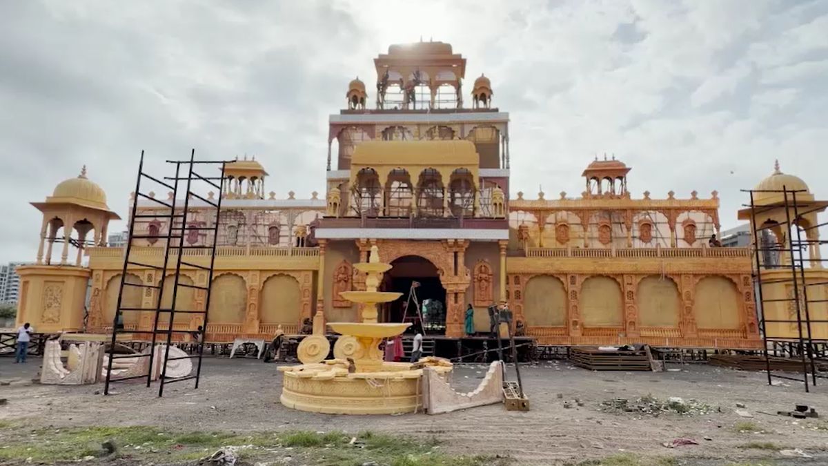 Surat Gujarat Biggest Ganesh Pandal 22 Feet Eco Friendly Ganesh Idol 1 Lakh Devotees Surat Gujarat Biggest Ganesh Pandal 22 Feet Eco Friendly Ganesh Idol 1 Lakh Devotees