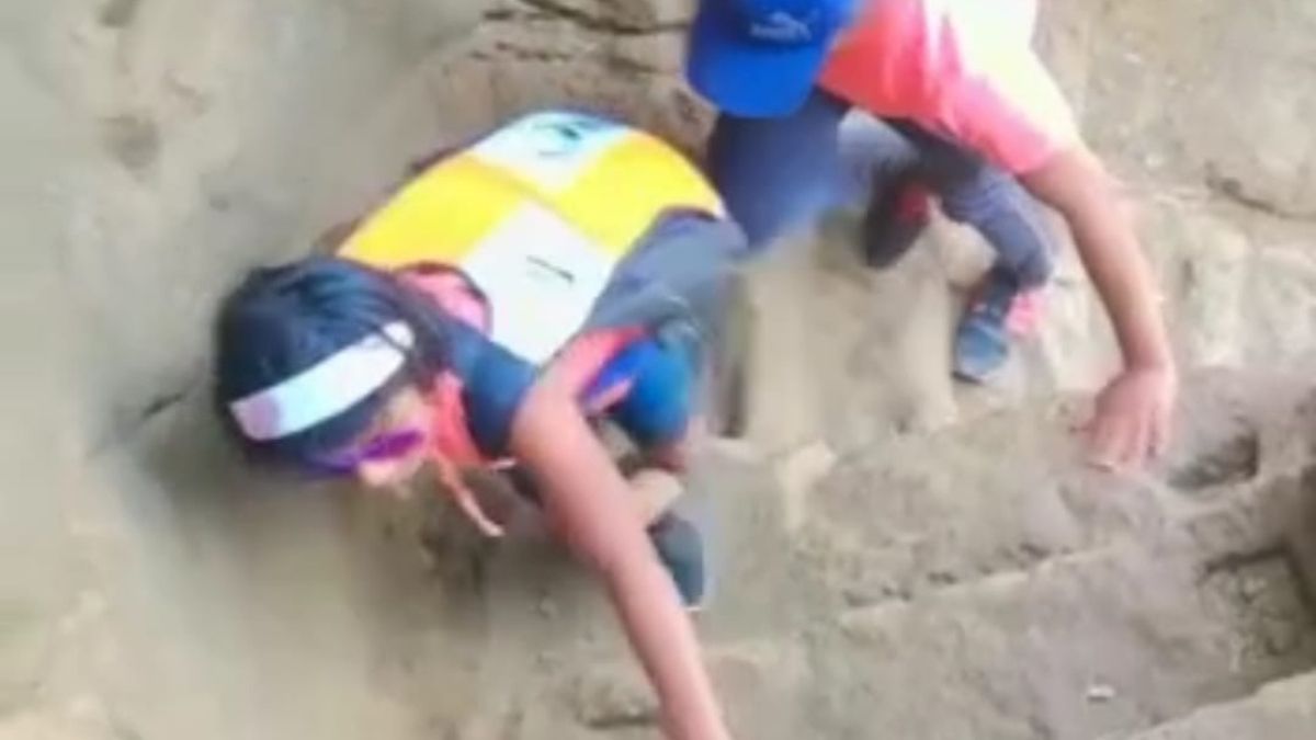 7 साल की स्वरा ने फतह की महाराष्ट्र की सबसे ऊंची चोटी 7 साल की स्वरा ने फतह की महाराष्ट्र की सबसे ऊंची चोटी