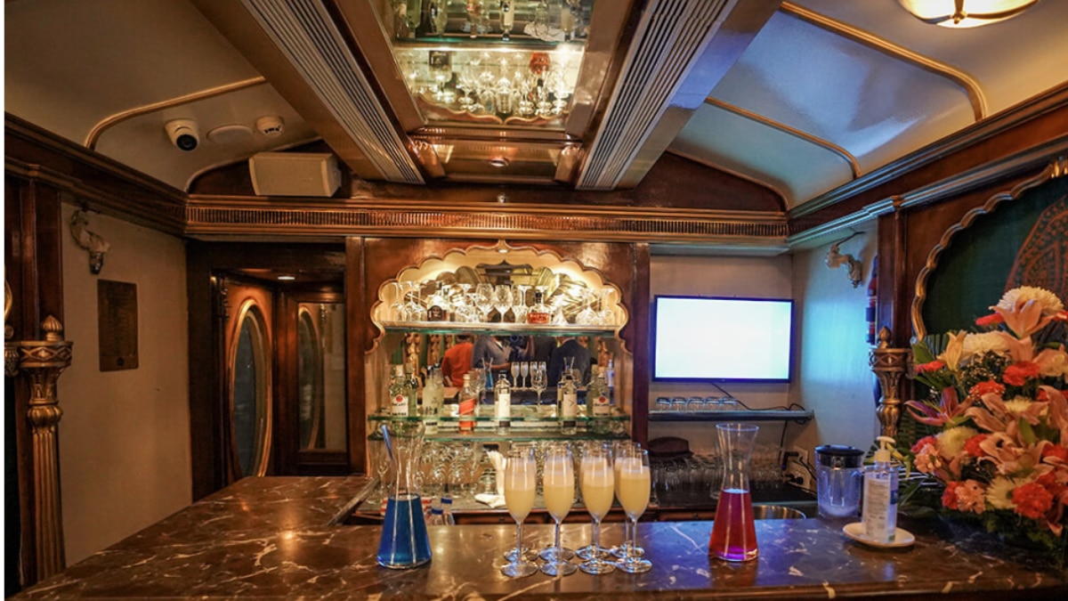  Golden Chariot luxury train