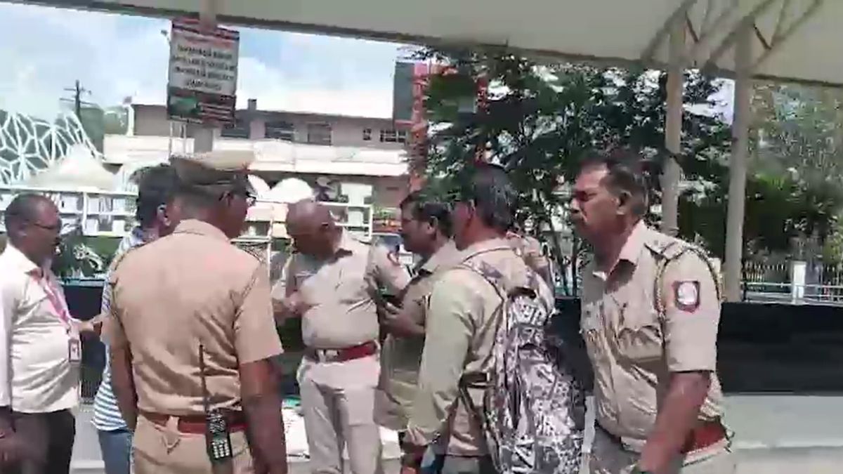 tamil nadu man hacks wife to death over affair suspicion surrenders at police station tamil nadu man hacks wife to death over affair suspicion surrenders at police station