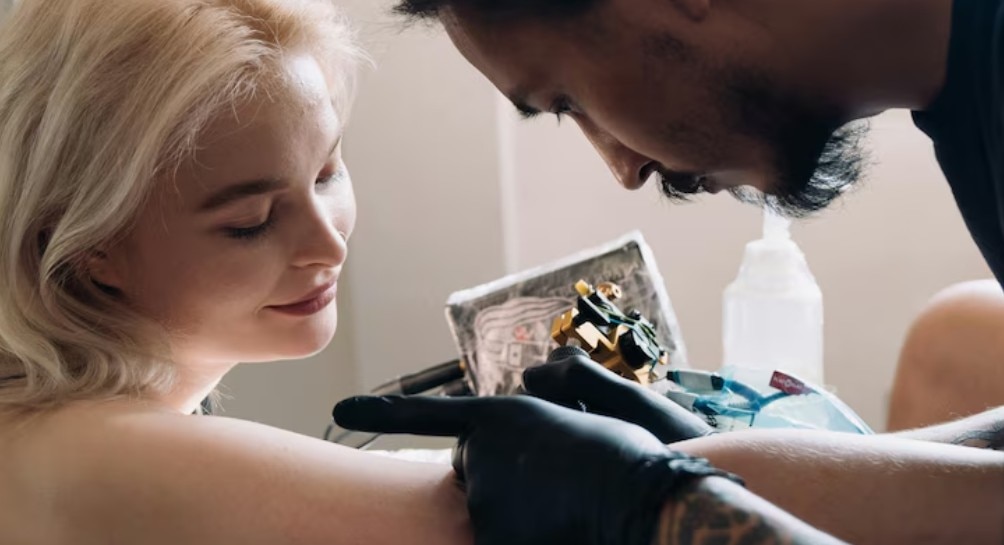 टैटू बनवाने का बढ़ा ट्रेंड