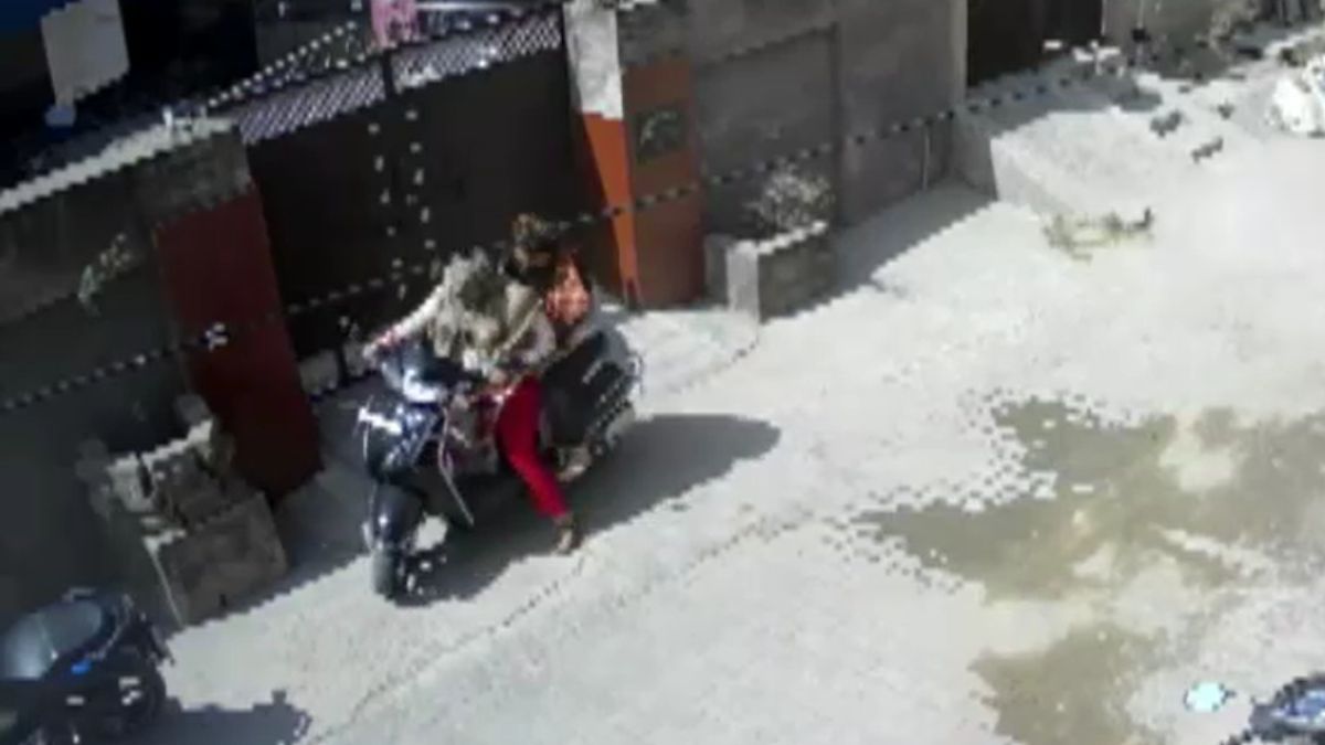 teacher wife absconds sister steals 16 lakh jewellery cctv reveals