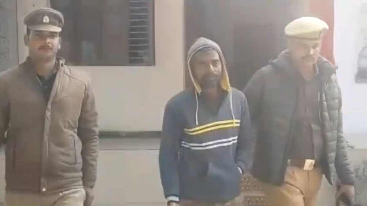 मंदिर में चोरी, फिर भगवान के आगे हाथ जोड़कर मांगी माफी... CCTV में कैद 'भावुक चोर' आखिरकार गिरफ्तार मंदिर में चोरी, फिर भगवान के आगे हाथ जोड़कर मांगी माफी... CCTV में कैद 'भावुक चोर' आखिरकार गिरफ्तार