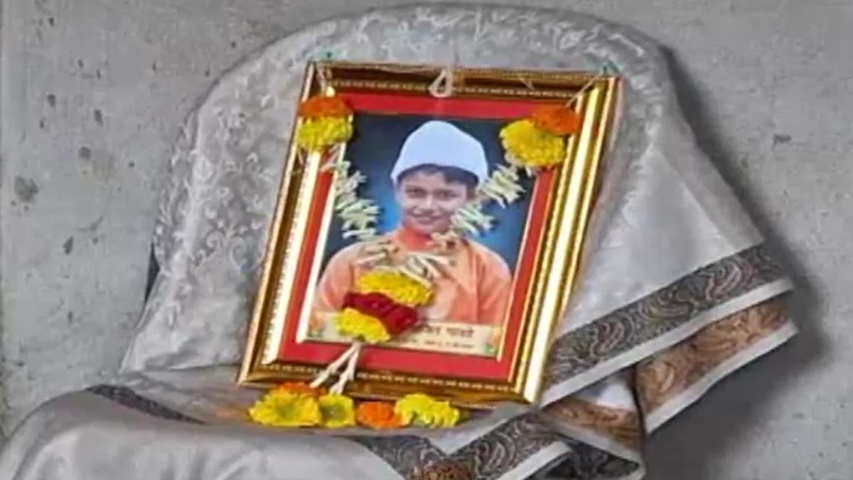 Ten year old boy dies heart attack playing collapses mother lap