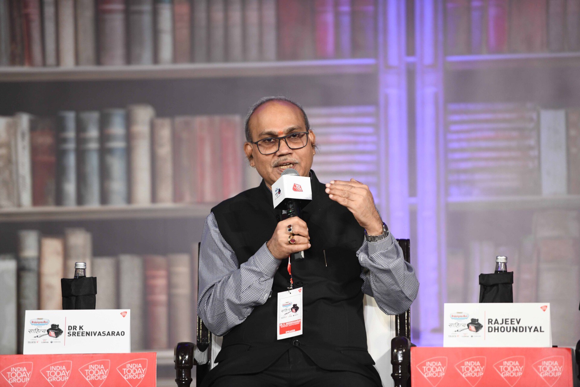 Sahitya Aaj Tak 2024: 'साहित्य अकादमी 24 भाषाओं में...' सचिव श्रीनिवासराव ने युवा लेखकों को लेकर कही ये बात Sahitya Aaj Tak 2024: 'साहित्य अकादमी 24 भाषाओं में...' सचिव श्रीनिवासराव ने युवा लेखकों को लेकर कही ये बात