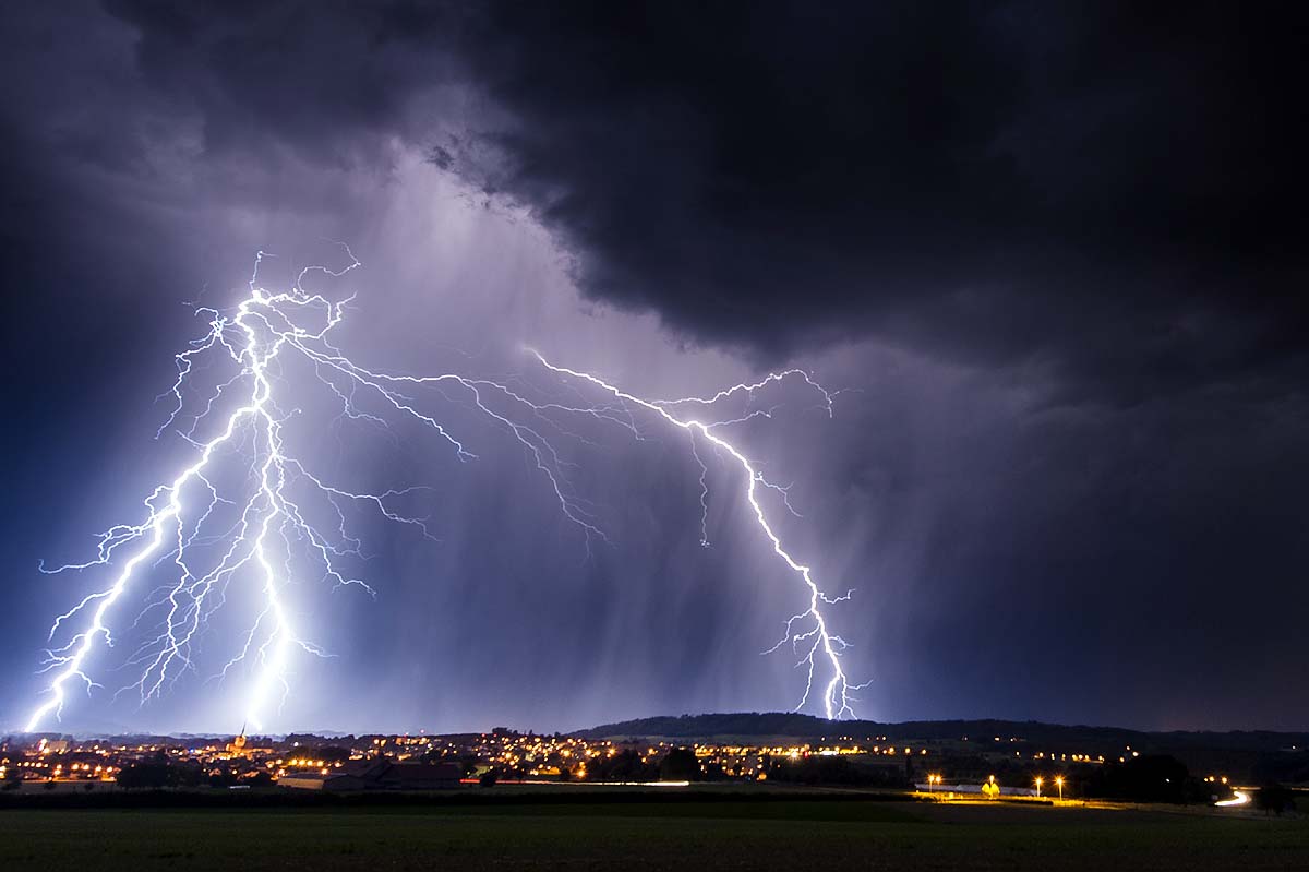Lightning Thunderquakes