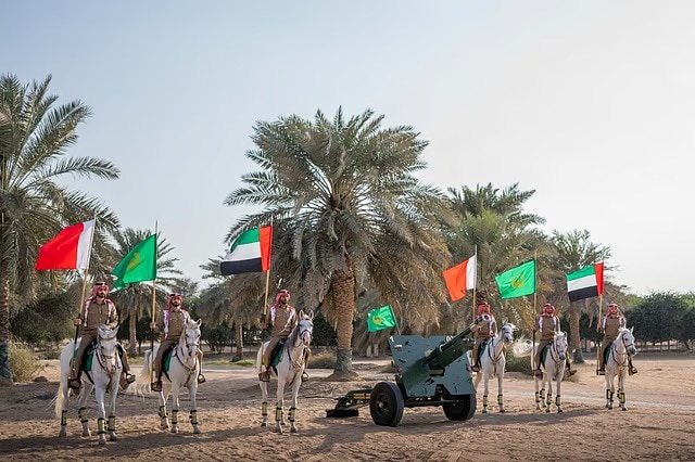 तोप के साथ दुबई पुलिस