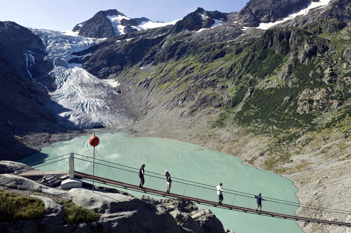  Glacier Melting