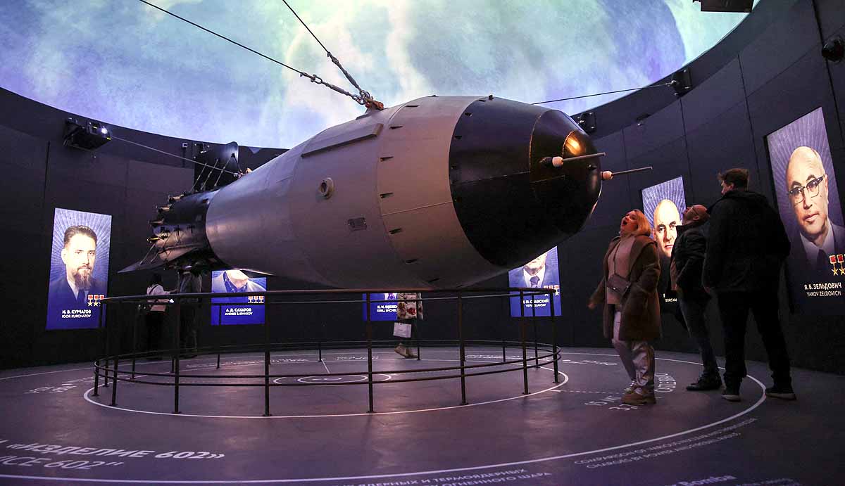 Global Nuclear Warheads Global Nuclear Warheads
