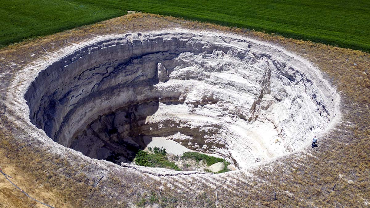 groundwater depletion sinkholes