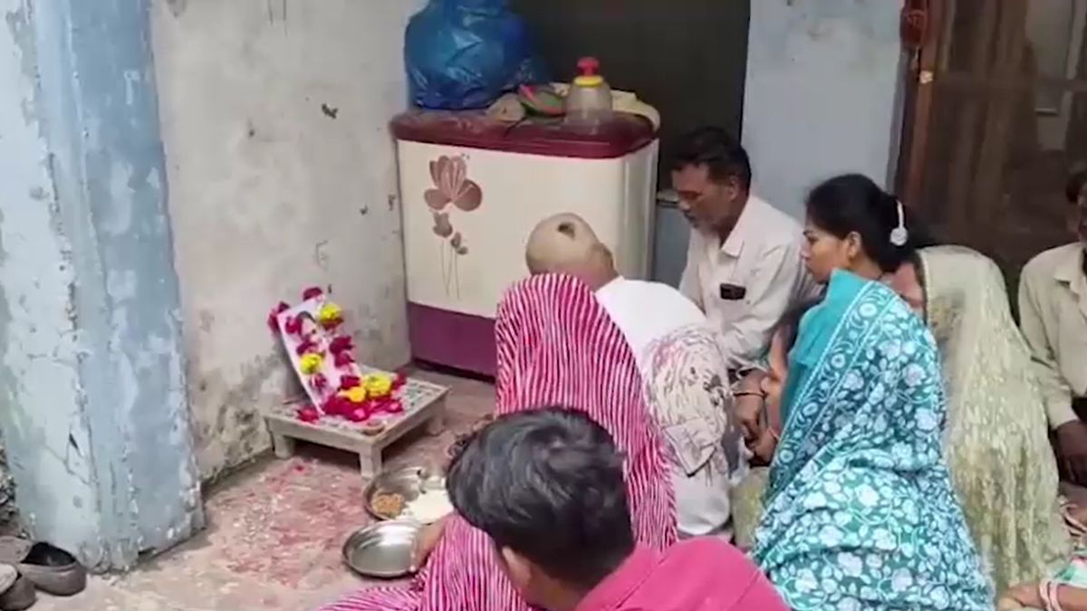 ujjain family performs symbolic last rites of daughter after inter caste love marriage