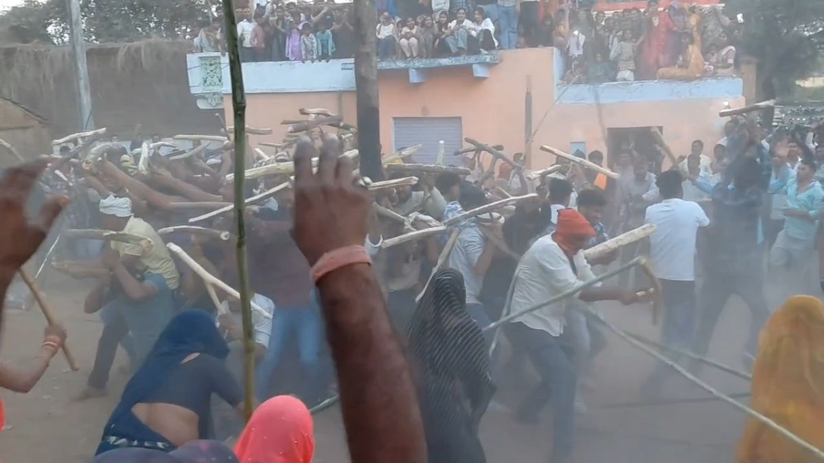 unique lathmar holi of jhansi barsana pattern centuries old tradition