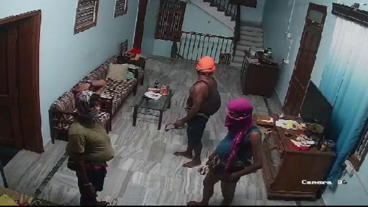 'कमर में चप्पल, हथियार की जगह गुलेल...,' दरभंगा में चोरों ने ऐसे की 30 लाख की चोरी