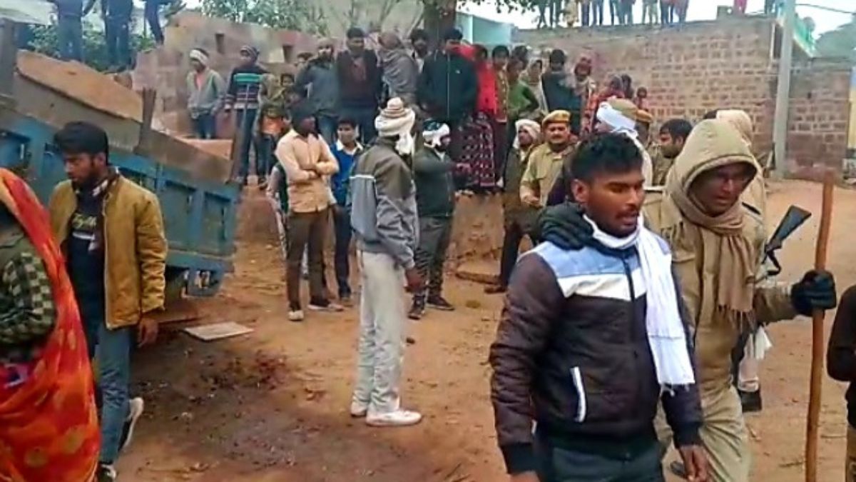 खनन माफिया ने SIT टीम पर किया हमला. 