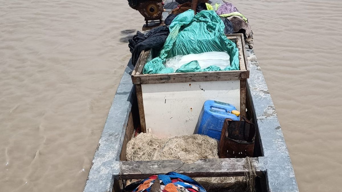 BSF ने जब्त की पाकिस्तानी नाव. 