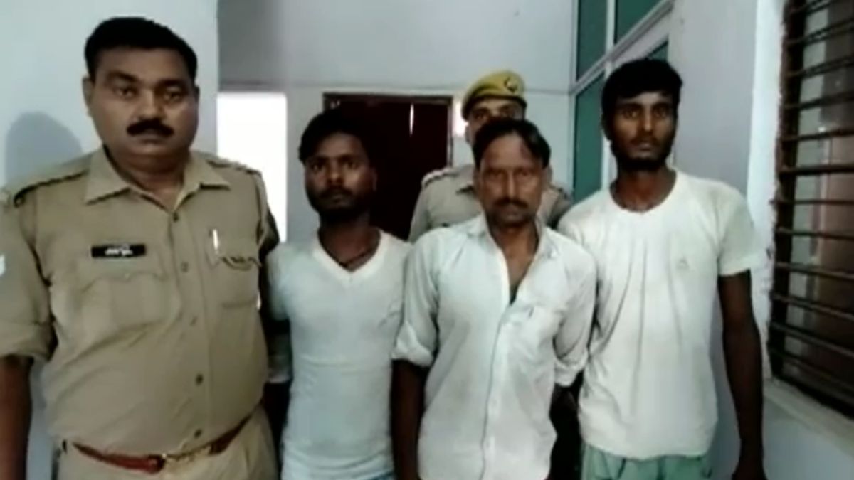 मजदूरों ने नदी में डुबोकर ठेकेदार की कर दी हत्या. (Photo: Aajtak) मजदूरों ने नदी में डुबोकर ठेकेदार की कर दी हत्या. (Photo: Aajtak)