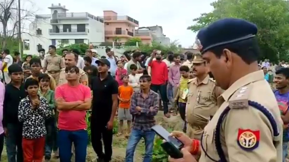 बीजेपी का झंडा लेकर 100 फीट ऊंची टंकी पर चढ़ा शख्स, 6 घंटे चला हाईवोल्टेज ड्रामा