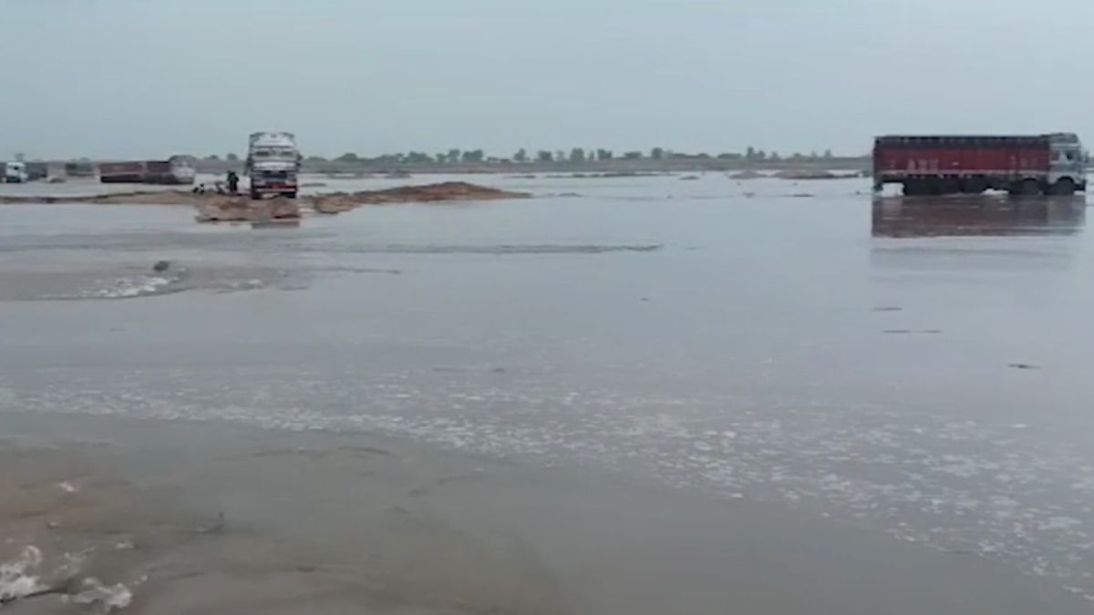 बिहार की सोन नदी में उफान... दो दिन से फंसे 25 ट्रक, प्रशासन का रेस्क्यू ऑपरेशन हुआ फेल