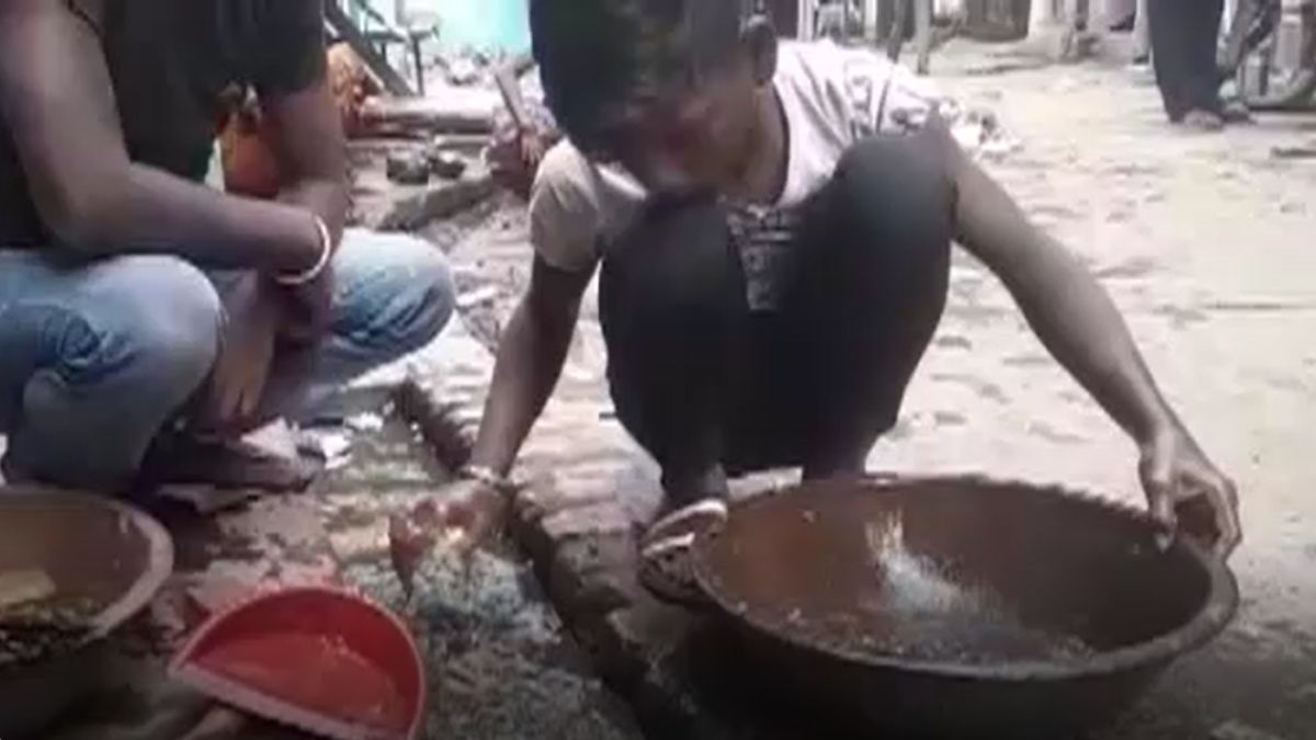 यूपी के इस शहर की नालियों में बह रहा है सोना, हर रोज निकालने पहुंचते हैं सैकड़ों लोग