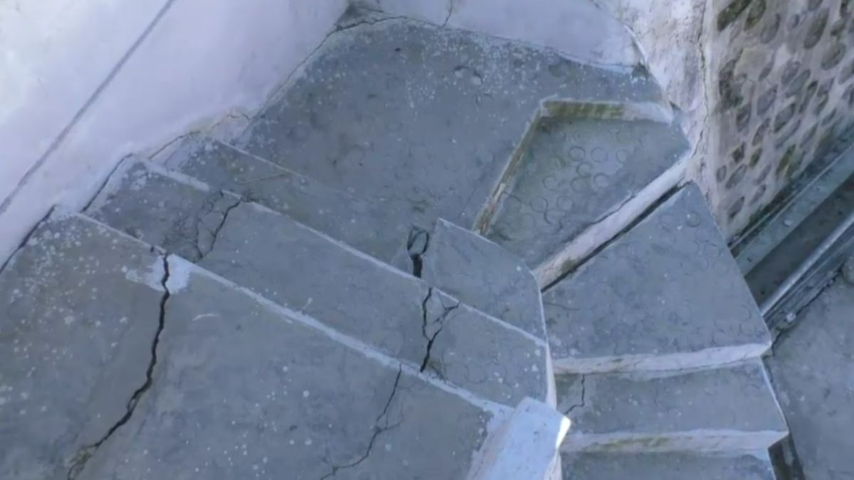 उत्तराखंड में दरकी जमीन, खेतों-घरों में बड़ी दरारें, दहशत से इलाका छोड़ रहे लोग उत्तराखंड में दरकी जमीन, खेतों-घरों में बड़ी दरारें, दहशत से इलाका छोड़ रहे लोग