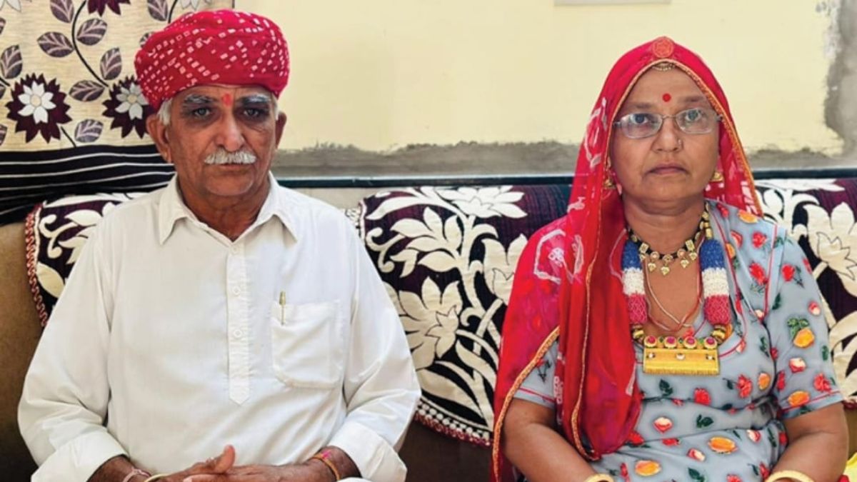 घर में उगा पीपली का पेड़, बड़े होने पर तय की शादी, कुंडली मिलवाई, हल्दी-मेहंदी की रस्म के साथ कराए फेरे घर में उगा पीपली का पेड़, बड़े होने पर तय की शादी, कुंडली मिलवाई, हल्दी-मेहंदी की रस्म के साथ कराए फेरे