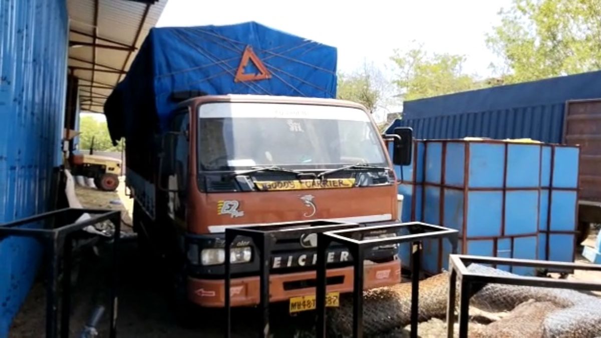 फार्म हाउस में स्पेशल रूम, महंगी शराब और सिगरेट... इंजीनियर का लाइफस्टाइल कर देगा हैरान फार्म हाउस में स्पेशल रूम, महंगी शराब और सिगरेट... इंजीनियर का लाइफस्टाइल कर देगा हैरान