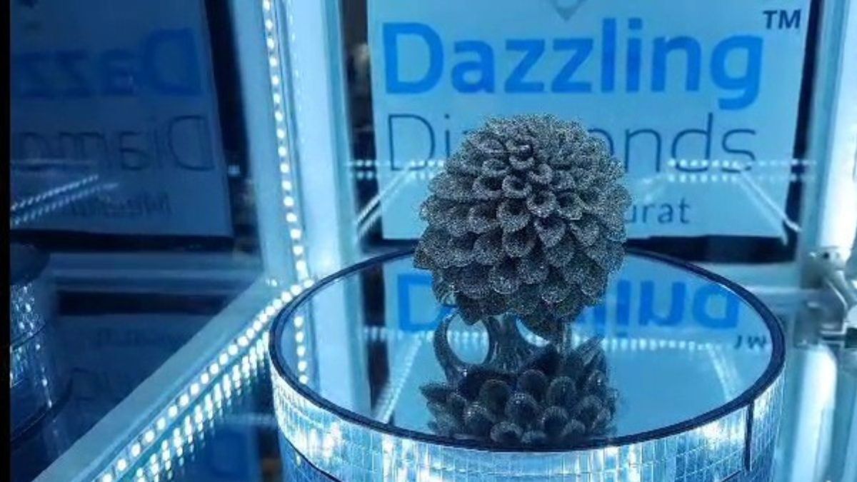 एग्जीबिशन में छाए रहे योगी-मोदी के सिक्के. 