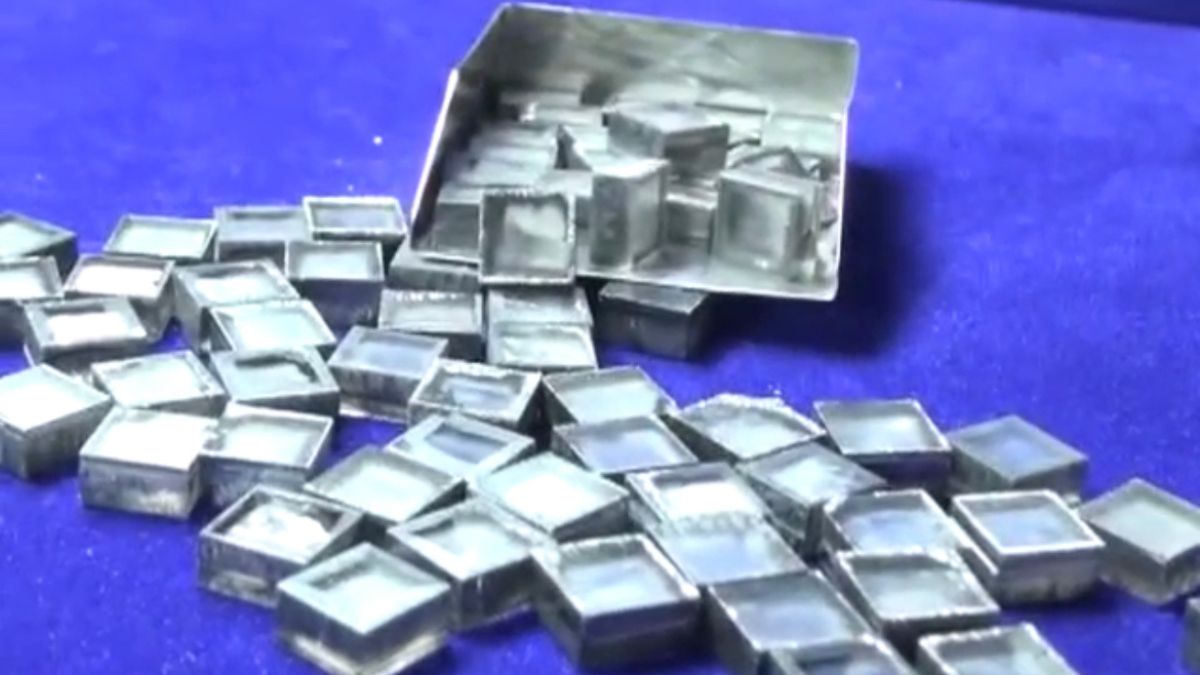 सूरत में लैबग्रोन डायमंड का हो रहा है उत्पादन. 