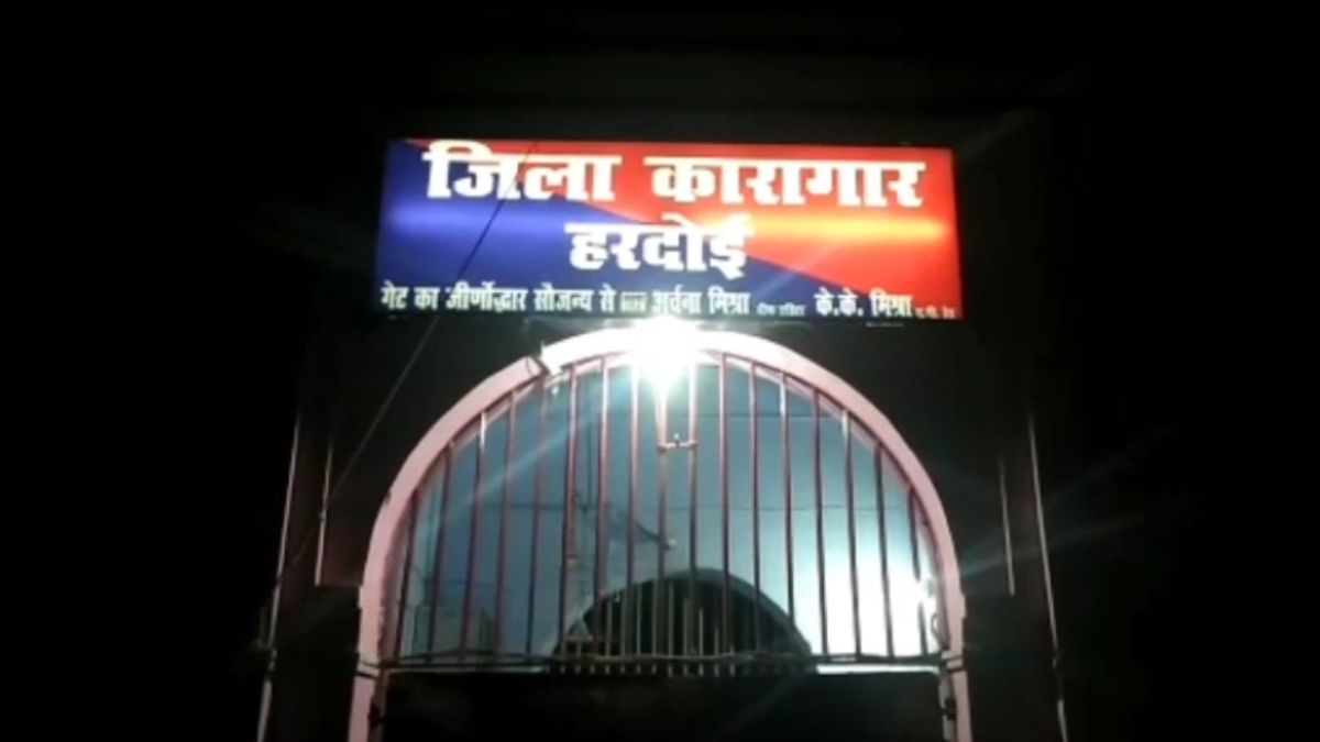 मामले की जांच करने पहुंची पुलिस. मामले की जांच करने पहुंची पुलिस.