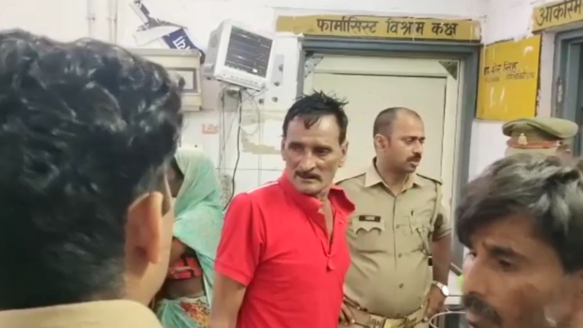 मामले की जांच करने पहुंची पुलिस. मामले की जांच करने पहुंची पुलिस.