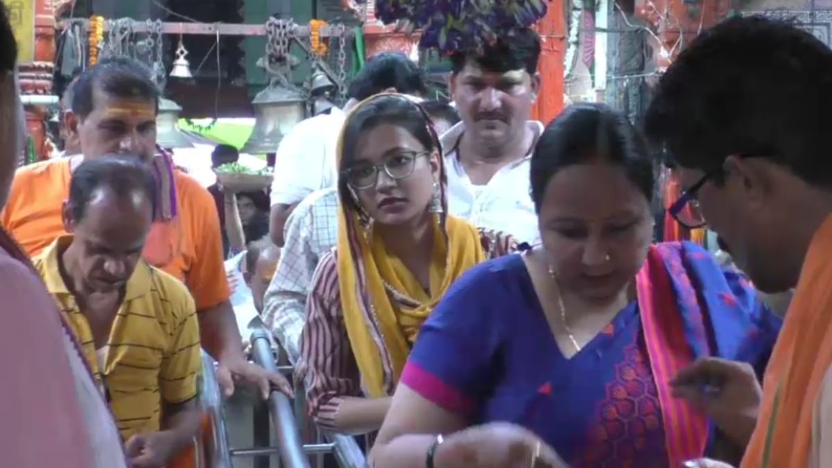 वाराणसी में की गई अंतरिक्ष के देवता की पूजा. वाराणसी में की गई अंतरिक्ष के देवता की पूजा.