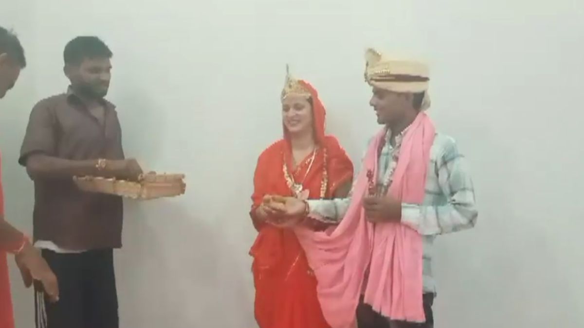 बरेली की इकरा ने प्रेमी आकाश से की शादी.