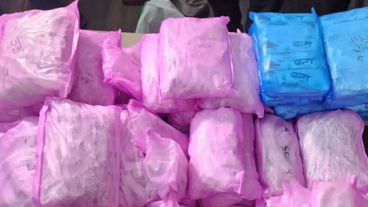 तीन आरोपियों के पास मिली पौने तीन करोड़ की चांदी.