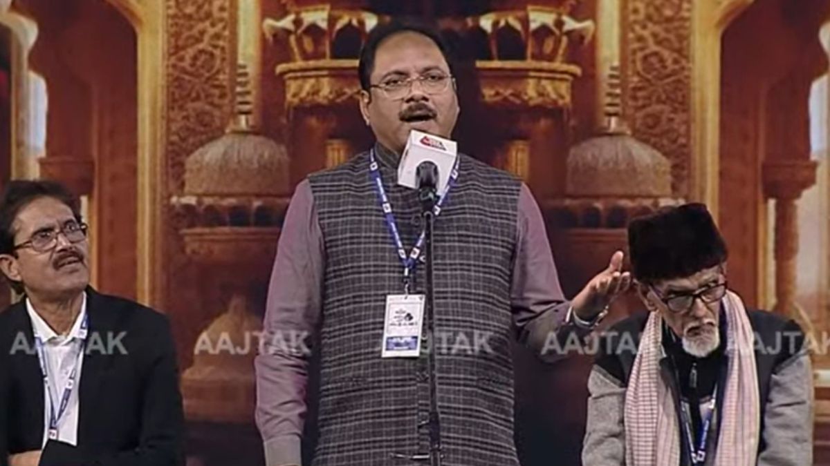 कवि और सिविल सर्वेंट आलोक यादव (तस्वीर- आजतक)