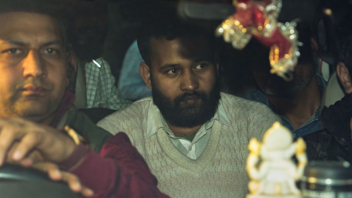 'मोहल्ले का ट्यूटर बॉय... 2 साल पहले अचानक हो गया गायब', ललित झा के बारे में पिता और पड़ोसी ने क्या-क्या बताया