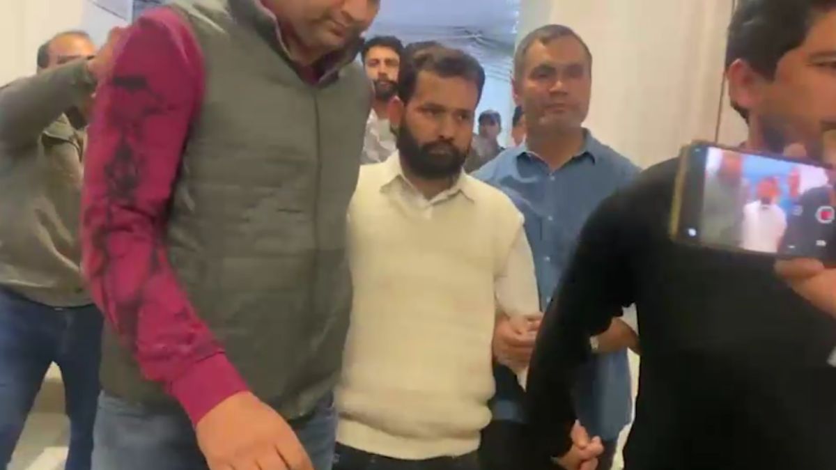 ललित झा की करतूत से हैरान पिता और भाई, बताया- 'विवादों से दूर, शांत स्वभाव का लड़का...'