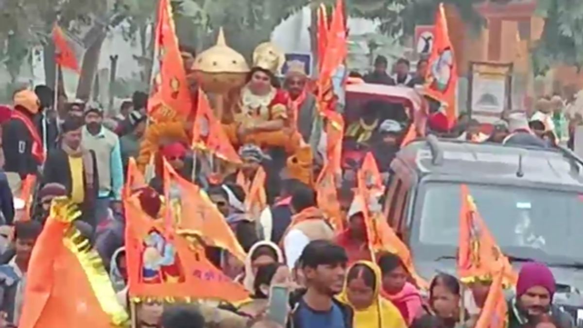 शहर में निकली रामलला की शोभायात्रा, महिलाओं और बच्चों ने बरसाए फूल