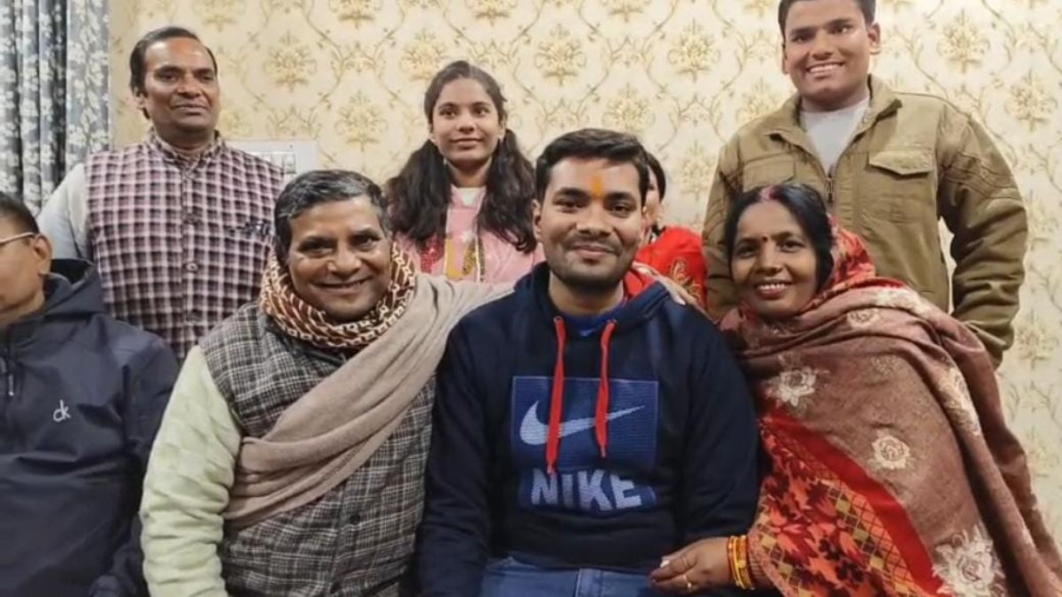 PCS Result: रेलवे में इंजीनियर की नौकरी छोड़ बना डिप्टी कलेक्टर, तीसरे अटेम्प्ट में सफलता PCS Result: रेलवे में इंजीनियर की नौकरी छोड़ बना डिप्टी कलेक्टर, तीसरे अटेम्प्ट में सफलता