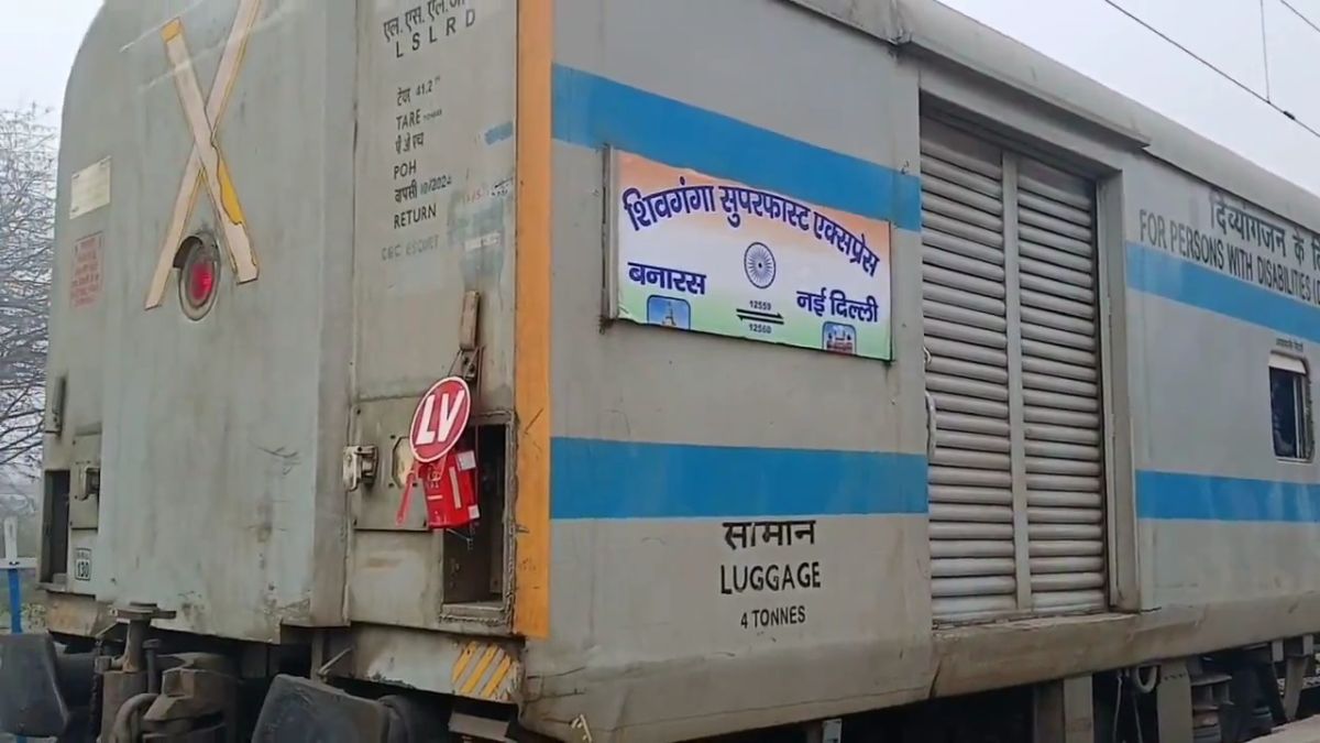 इटावा में टला बड़ा हादसा, रेड सिग्नल पार कर गई शिवगंगा एक्सप्रेस, 1KM आगे पहुंची, OHE में बिजली काटकर रोकी ट्रेन