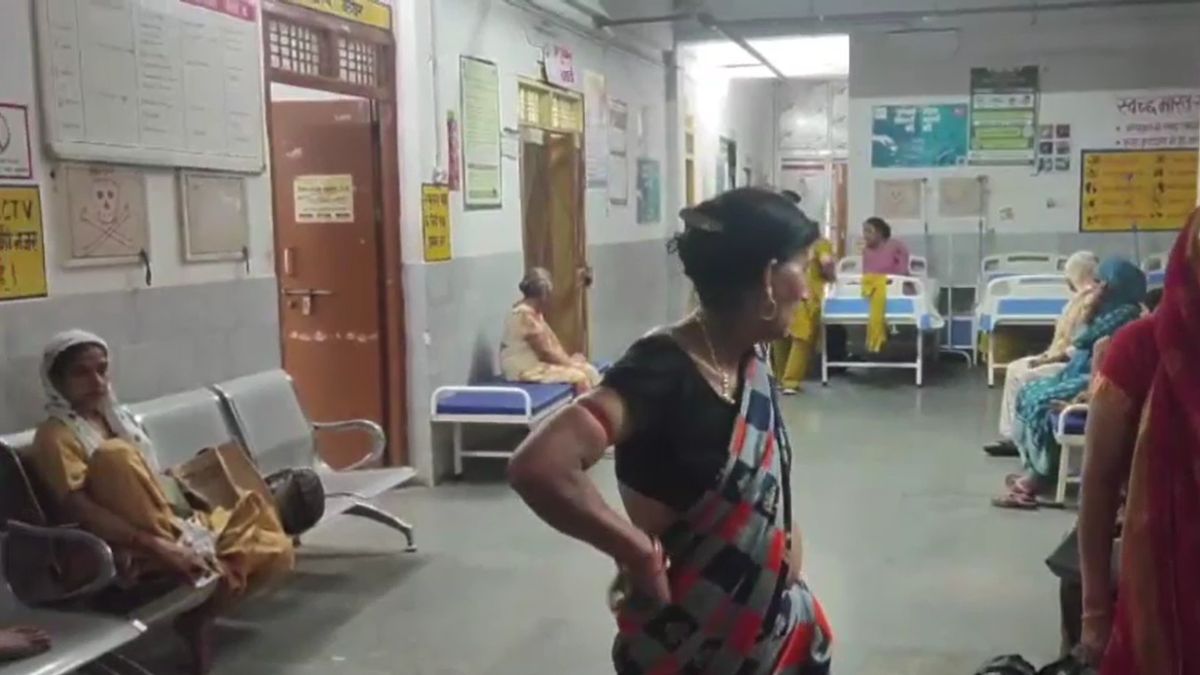 श्रद्धालुओं को लेकर अयोध्या जा रही बस खड़े ट्रक से टकराई, एक की मौत, दो दर्जन सवारियां घायल श्रद्धालुओं को लेकर अयोध्या जा रही बस खड़े ट्रक से टकराई, एक की मौत, दो दर्जन सवारियां घायल