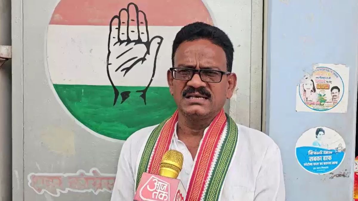 'खटाखट' पैसे वाली स्कीम को लेकर लखनऊ में कांग्रेस दफ्तर पहुंची महिलाएं... गारंटी कार्ड को लेकर क्या बोले लोग