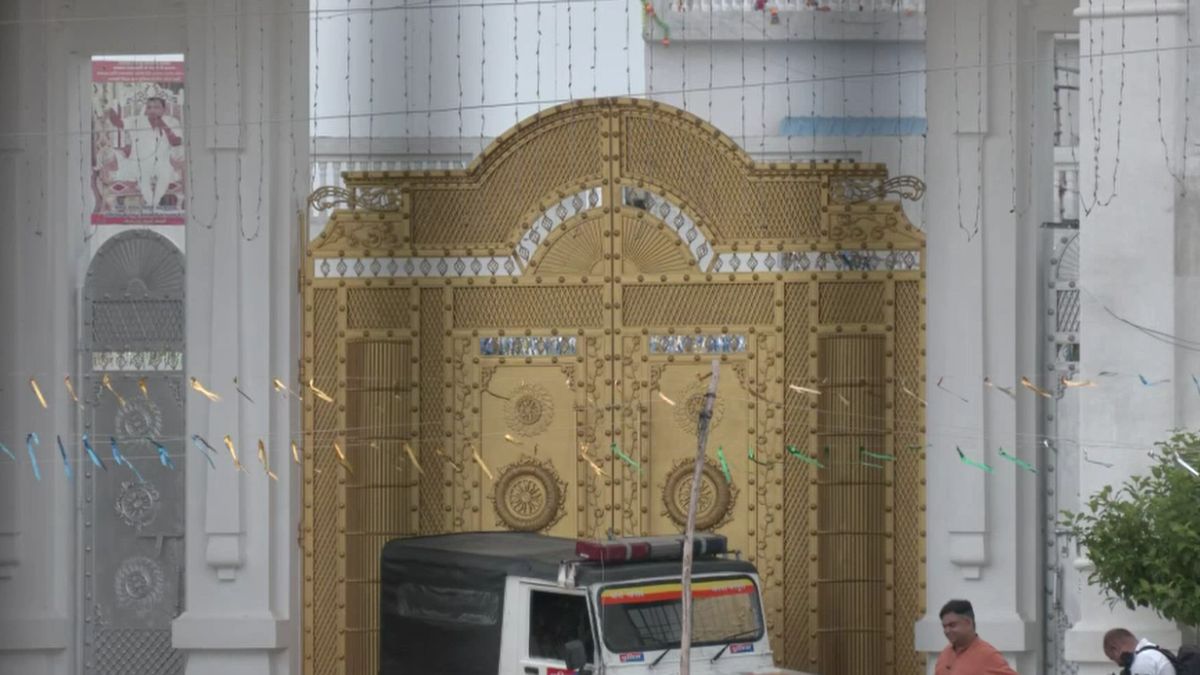 इंटरनेट से दूरी, सत्संग में मोबाइल बैन, सुनसान इलाके में कोठी... आश्रम में CCTV नहीं, किससे बचना चाहता है सूरजपाल?