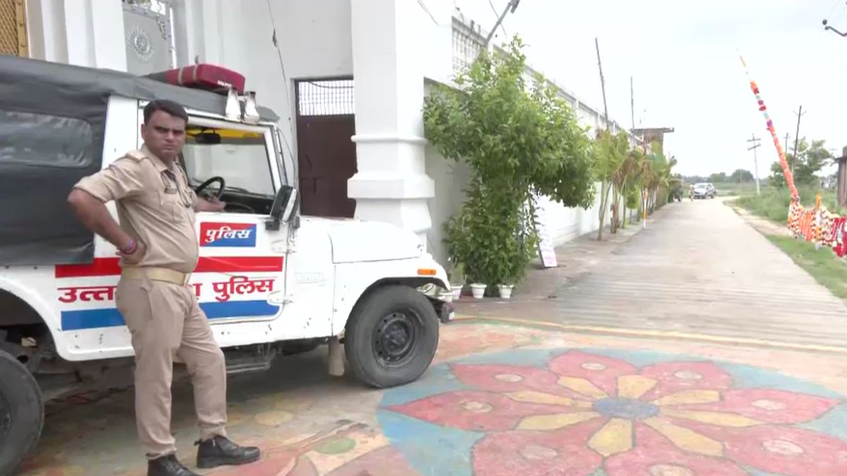 इंटरनेट से दूरी, सत्संग में मोबाइल बैन, सुनसान इलाके में कोठी... आश्रम में CCTV नहीं, किससे बचना चाहता है सूरजपाल?