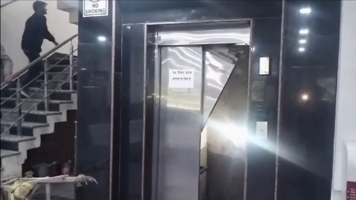 meerut lift break hospital woman death up