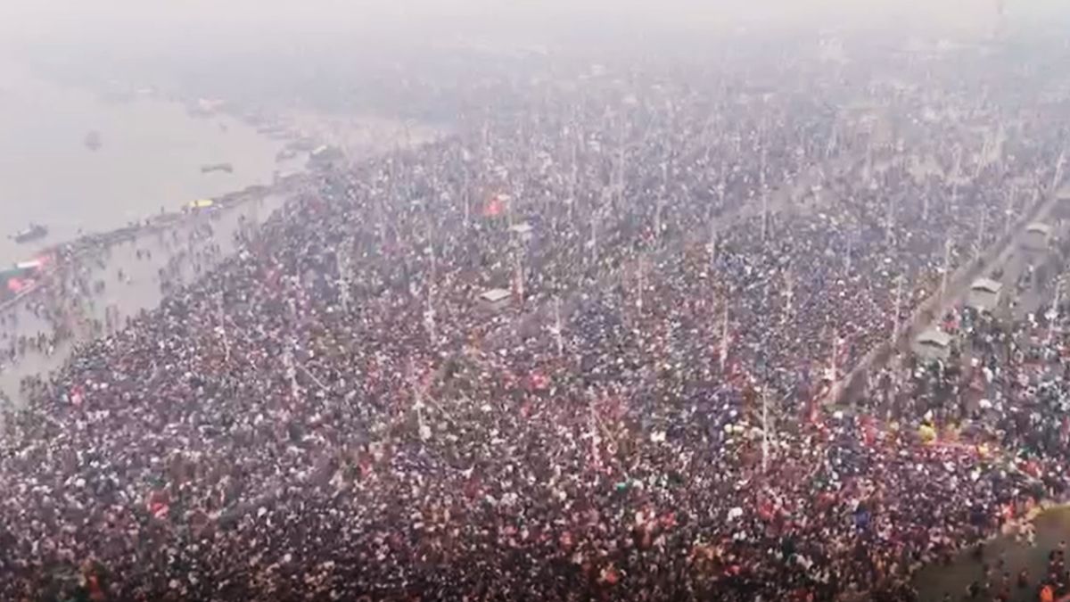 महाकुंभ में उमड़े श्रद्धालु. महाकुंभ में उमड़े श्रद्धालु.