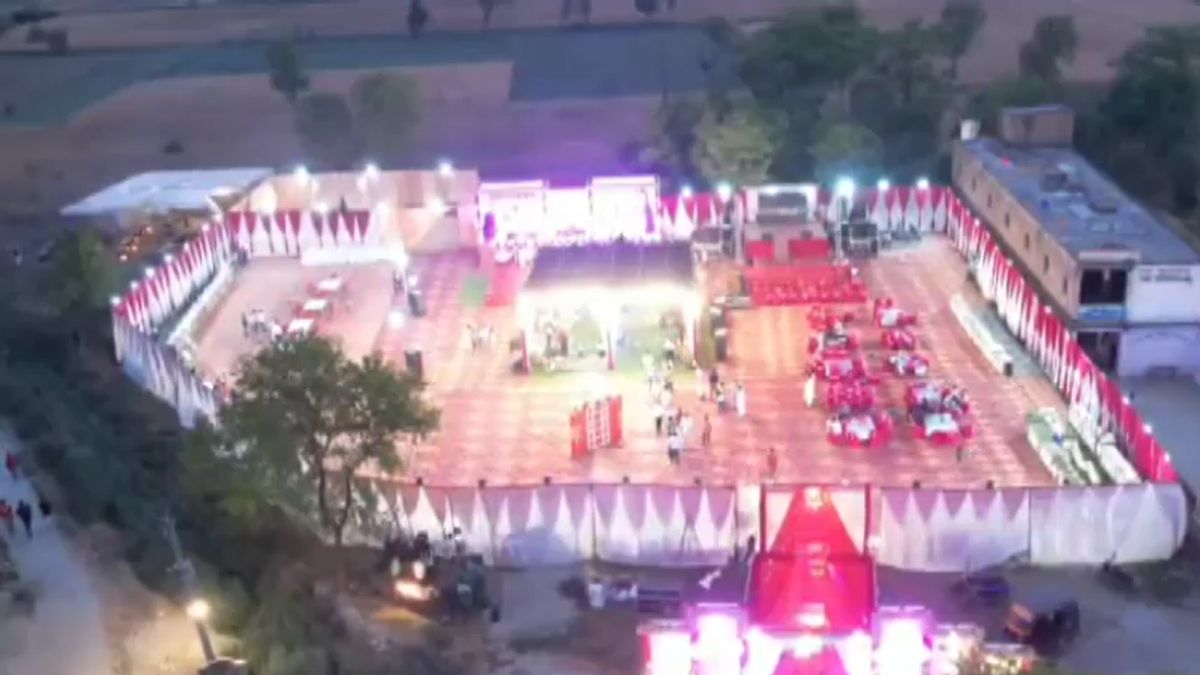 हेलिकॉप्टर से आई बारात.