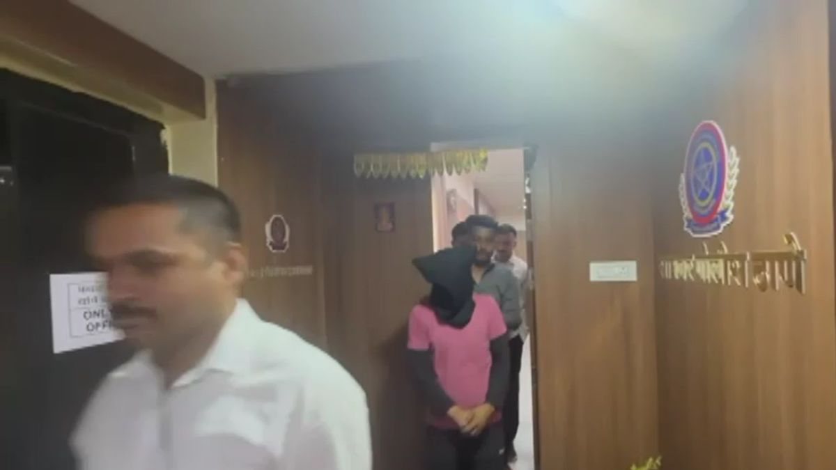 बुजुर्ग से ठगे 2 करोड़ 52 लाख... दुबई में बैठे पाकिस्तानी नागरिक से संपर्क में था आरोपी बुजुर्ग से ठगे 2 करोड़ 52 लाख... दुबई में बैठे पाकिस्तानी नागरिक से संपर्क में था आरोपी