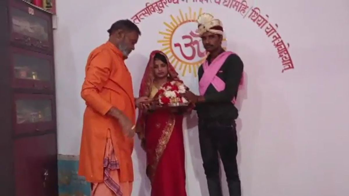 बरेली के आश्रम में मुस्लिम युवती ने हिंदू प्रेमी से रचाई शादी, बोली- तीन तलाक, हलाला और बुर्का पसंद नहीं