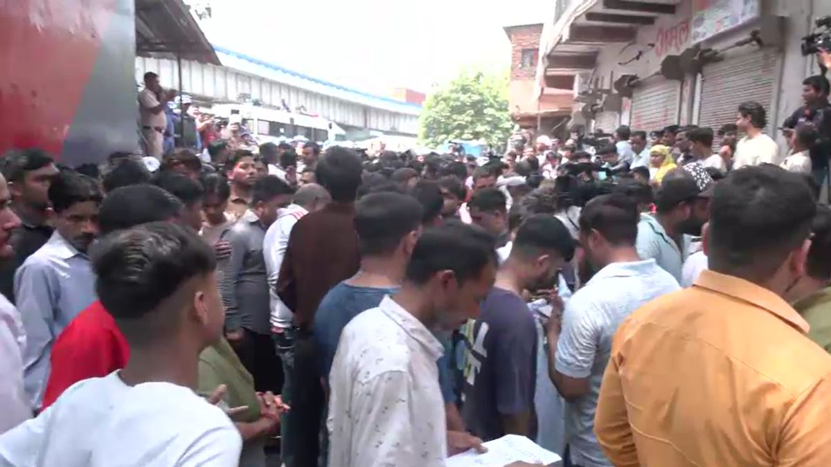 सीलमपुर हत्याकांड में आया 'लेडी डॉन' जिकरा का नाम... सोशल मीडिया पर पिस्टल के साथ तस्वीरें-वीडियो वायरल